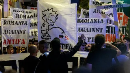 Protest împotriva mișcării Antifa în centrul Bucureștiului, organizat de o grupare de ultrași cu un istoric de acțiuni de extremă dreapta.