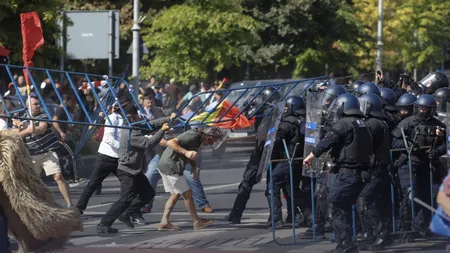 Zece persoane, reținute după violențele de la protestul fermierilor din Piața Victoriei. Percheziții în București și 11 județe