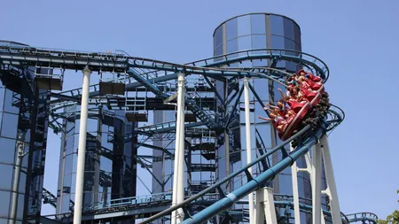 Incident grav într-un parc de distracții. O persoană a murit și mai multe au fost rănite după ce un rollercoaster s-a defectat