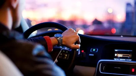 Cât costă înmatricularea unei mașini aduse din străinătate în 2026. Taxele pe care trebuie să le plătească șoferii