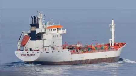O nouă navă în flăcări în Marea Neagră. Ambarcațiunea a fost lovită de două drone. Opt marinari sunt dați dispăruți. Au fost emise mesaje Ro-Alert pentru locuitori