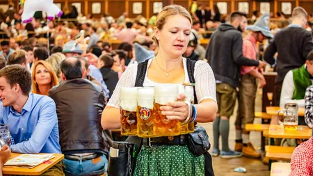Cât câștigă o chelneriță la Oktoberfest pentru 16 zile de muncă. Veniturile depind de încasări și bacșiș