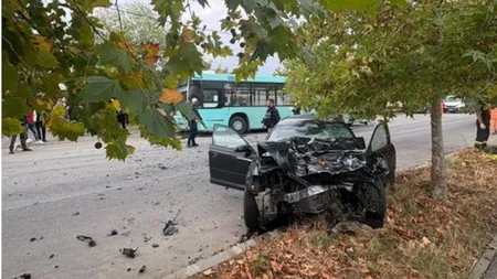 Plan Roșu activat la Craiova, impact violent între un autobuz plin cu călători și o mașină. O persoană a murit, alte şapte au nevoie de îngrijiri medicale
