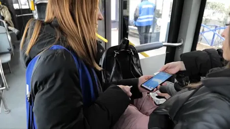 Amenzi de până la 1.000 de lei pentru călătorii care ascultă muzică sau vorbesc la telefon pe speaker în transportul public. STB şi Metrorex vor desfăşura campanii de informare