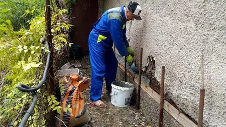 Când ești obligat să-ți lași vecinul în curte pentru a-și repara casa. Ce spune Codul civil