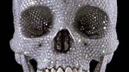 George Michael: 50 mil. lire sterline pentru un craniu decorat cu diamante