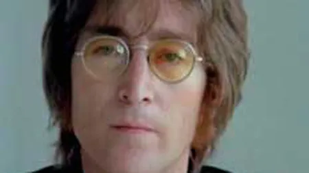 Ochelarii de soare ai lui John Lennon au fost vanduti pe un site britanic