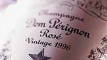 Consumatorii se orienteaza spre sampania de lux