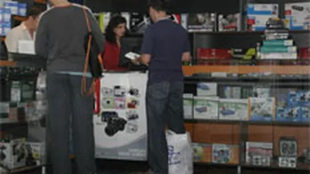 Marjele mici din distributia IT&C i-au trimis pe americanii de la Azerty pe retail online