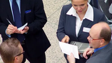 Managerii din Romania mai mult vorbesc si scriu decat gandesc si asculta