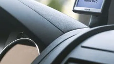 Restrictiile la volan privind vorbitul la telefon vor creste piata car-kit-urilor