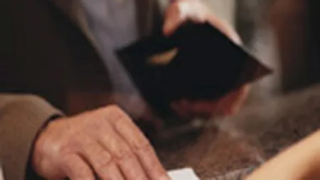 BNR: Romanii se imprumuta mult pentru consum, in detrimentul averii proprii