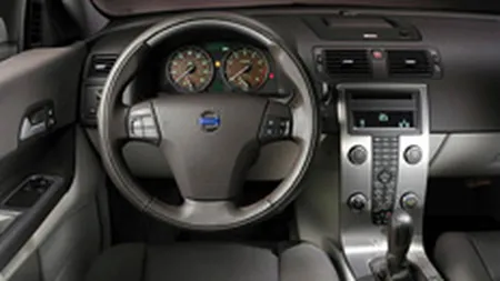 Volvo cheama in service 80.000 de automobile S40 si V50