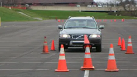 Concurenta investigheaza scolile de soferi