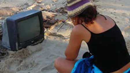 Cum isi mentin televiziunile audientele pe timp de vara