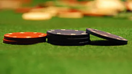 Bursa se mentine pe verde vineri dimineata, pe un rulaj dublu