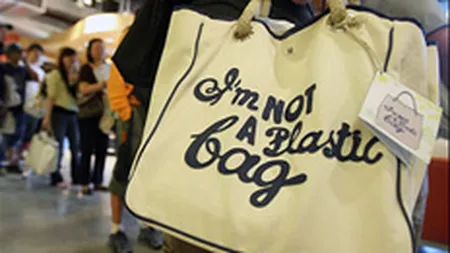 Cum vor aborda retailerii taxarea pungilor din plastic