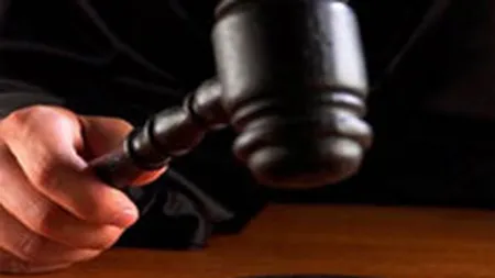 Unul din principalii procesatori de plati online, amenintat cu falimentul de un client