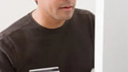 Tranzactii prin card bancar de 14 mil. euro in T3, la magazinele online din Romania