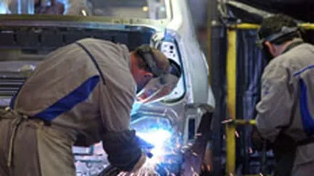 12 furnizori Dacia isi intrerup productia de joi