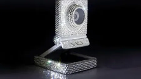 Camera web \imbracata\ in cristale Swarovski a ajuns in Romania