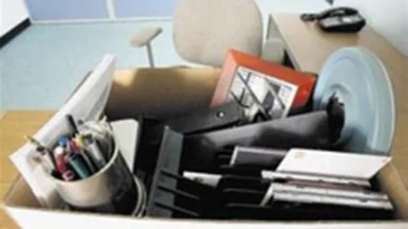 Sondaj: 2 romani din 3 isi simt locul de munca amenintat