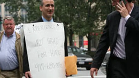 Neconventional: Un bancher si-a gasit job plimbandu-se prin Manhattan intr-o reclama sandvis