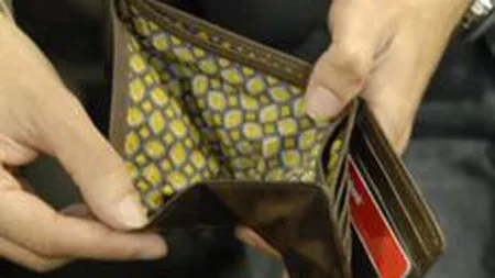 Studiu: Peste 30% din romani se considera direct afectatI de criza