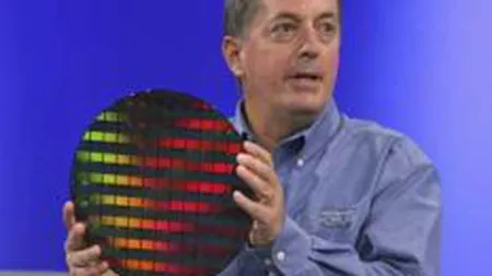 Confruntata cu criza, Intel ingheata salariile top-managementului