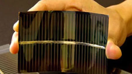 Americanii pregatesc ecranul care se infasoara in jurul corpului si parbrizul-monitor