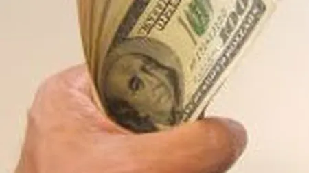 Bancile s-au saturat sa stea pe gramada de bani, dar nici nu dau drumul la credite