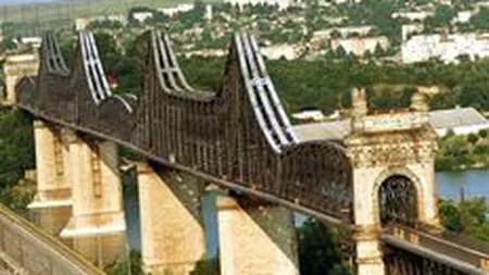 MT scuteste autobuzele care transporta elevi de plata taxei pentru podul de la Fetesti