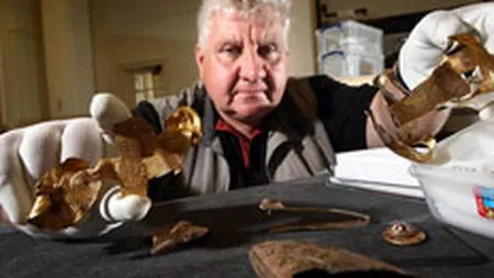 Un vanator de comori a gasit 1.500 de piese de aur si argint cu un detector de metale