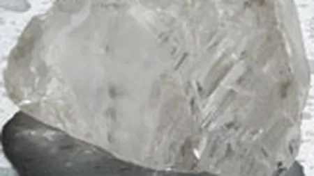 Un diamant alb de peste 500 de carate a fost descoperit in Africa de Sud