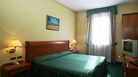 Numarul innoptarilor in structurile de cazare a scazut cu 16% in la 8 luni