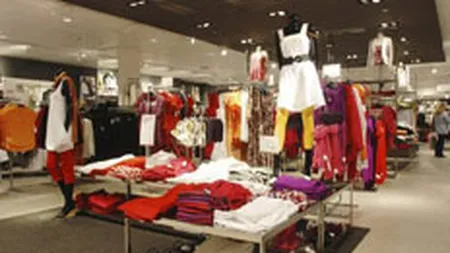 Criza a \dezbracat\ retailerii de fashion de 30% din venituri