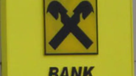 Sucursala Raiffeisen Bank din Resita, jefuita \dupa regulile artei\: cu pistol si masti pe fata