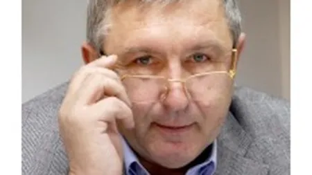 Nistorescu isi anunta intr-un editorial \capitularea\ de la conducerea Cotidianului