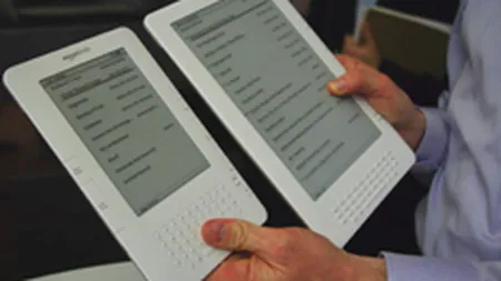 Cititorul de carti electronice Kindle se extinde la nivel global, amenintat de concurenta