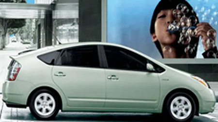 Toyota Prius a devenit cea mai bine vanduta masina din Japonia, la 12 ani de la lansare