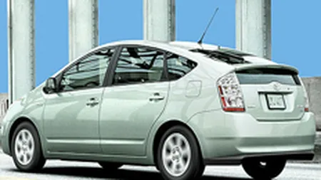 Toyota intentioneaza sa-si dubleze productia de masini hibrid pana in 2011