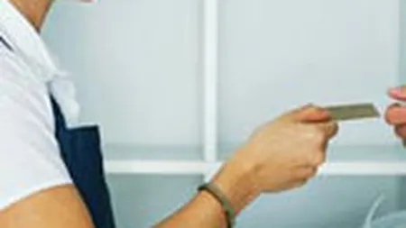 Tinerii absolventi au uitat de orgoliu: Incepe sa le \faca cu ochiul\ si job-ul din supermarket