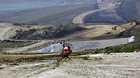 Chiar daca ar avea cu ce, nu mai au cu cine: Bechtel i-ar putea concedia pe toti cei 2.000 de muncitori de la Autostrada Transilvania