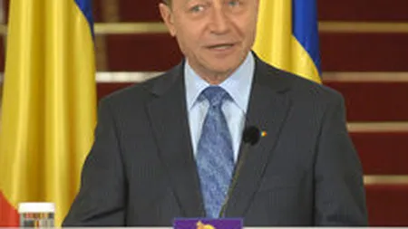 Basescu ar putea fi dat in judecata pentru ca a pus culoarea violet pe stema nationala