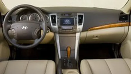 Hyundai recheama 47.000 de autoturisme Sonata pentru posibile probleme sistemul de inchidere a portierei