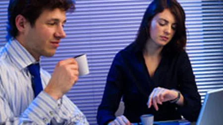 Angajat in Romania: Ore suplimentare chiar si in weekend, dar multumit de program, salariu si colegi