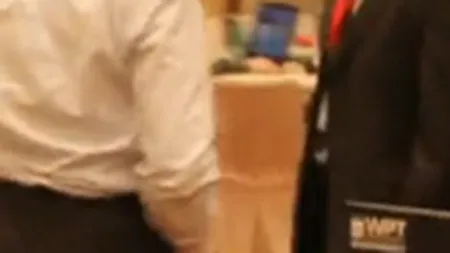Cei mai bogati nu sunt si cei mai eleganti: Unul dintre cei mai puternici oameni din fotbalul romanesc face spectacol vulgar la poker