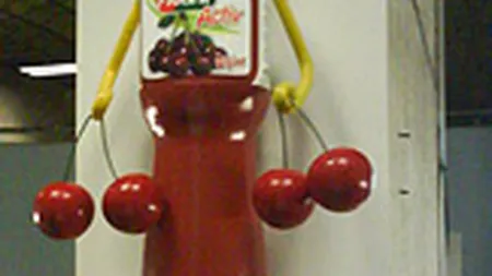 Ce reclame spectaculoase incearca sa fure privirile pe strazile din Bucuresti (FOTO)