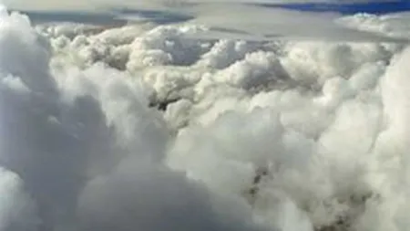 Aeroporturile din Islanda, inchise din nou din cauza norului de cenusa vulcanica