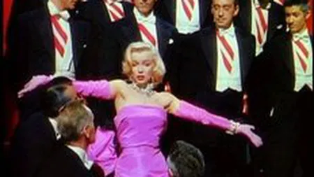 O rochie purtata de Marilyn Monroe in \Barbatii prefera blondele\, scoasa la licitatie